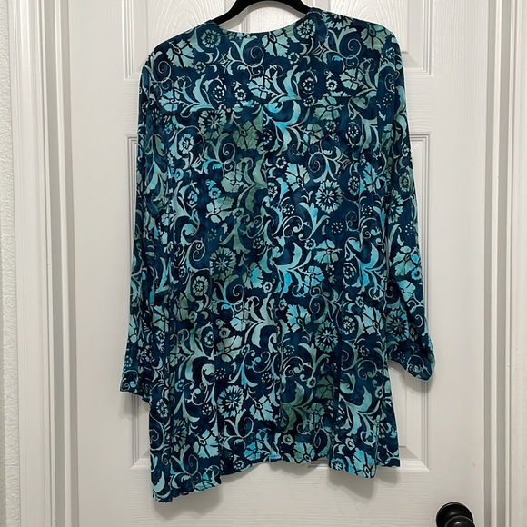 Soft Surroundings, Open Cardigan, Abstract,‎ floral, medium, blues and turquoise - Picture 3 of 5